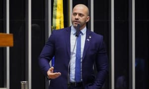 Rotas e horário de alta médica sugerem que Daniel Silveira retardou volta para casa