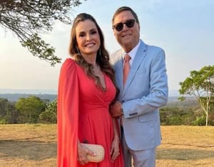 “A Mansão dos Carvalho: Sofisticação e Organização em Destaque”