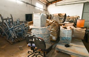 Secretária de Educação encontra materiais armazenados indevidamente e determina levantamento de estoque
