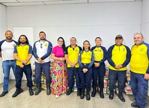 Semob arrecada uma tonelada de alimentos e primeira-dama prestigia ação