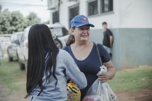 Campanha Árvore da Esperança presenteou 300 famílias no Natal de 2024
