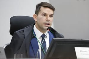 Procurador-geral de contas conclui pós-doutorado na USP com pesquisa inovadora sobre compras públicas
