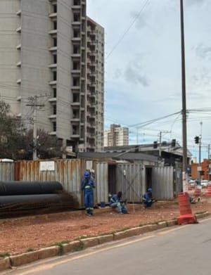 WhatsApp no canteiro, caos no asfalto: a paralisia do BRT e o drama da Avenida do CPA