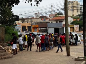 Prefeito Abílio Brunini Corta Marmitas de Quem Mais Precisa