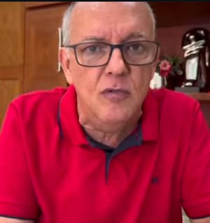 Zé do Pátio detona: Prefeito Claudio Ferreira aumenta próprio salário em 80% enquanto servidor municipal leva só 4,7%