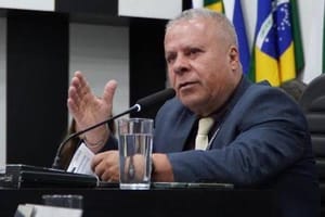 Um Festival de Despreparo: Como Chico 2000 Fez a Comissão de Orçamento de Cuiabá Tropeçar no Próprio Regimento