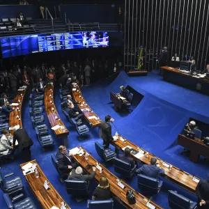 Plenário pode votar projeto que reduz inelegibilidade de políticos condenados