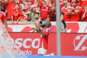 Internacional vence o Grêmio e conquista o Campeonato Gaúcho após nove anos