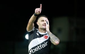 Vasco vence o Santos com virada emocionante na abertura do Brasileirão