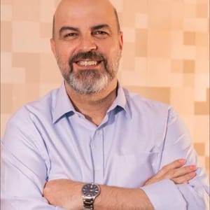 Abílio inicia fritura de Solange para alçar o polêmico Amauri Monge a secretário de Educação no próximo semestre