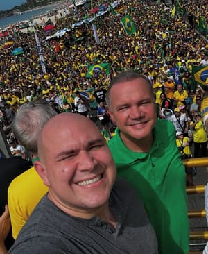 Prefeito de Cuiabá viaja para ato político enquanto cidade sofre com fortes chuvas