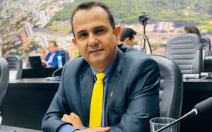 Vergonha Legislativa: Vereador Joelson é Alvo de Operação Policial Contra Corrupção e Tem Celular Apreendido
