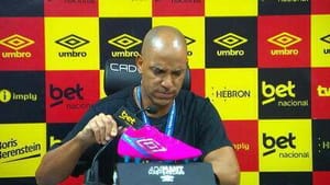 Pepa leva banho de gelo após conquistar estadual pelo Sport, primeiro título no Brasil; veja vídeo