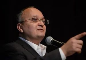 Pedro Taques anima e entra na luta por uma das duas vagas do Senado em 2026