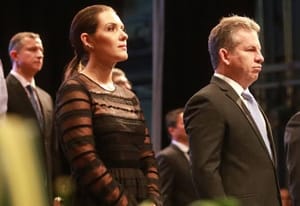 Janaína Riva desponta como a “Serys de 2026” e pode repetir virada histórica contra Mauro Mendes, como ocorreu com Dante de Oliveira em 2002