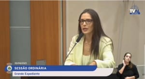 Deputada Janaína Riva dispara fala racista na tribuna da ALMT: “faz lá para suas negas