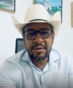 Absurdo em Cuiabá: Chefe de Gabinete da Cultura obriga servidores a pagar por jardineiros e ainda manda limpar rua no aniversário de Cuiabá para agradar prefeito Abílio”