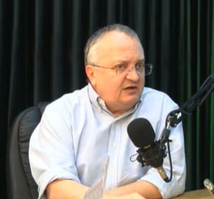 “Mauro Mendes virou um Midas! Onde encosta vira ouro, enquanto o povo quebra”, dispara Pedro Taques no Popó Cast