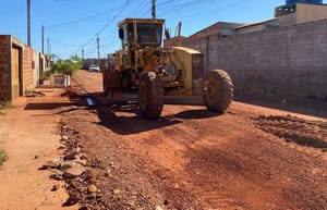 Viação e Obras intensifica serviços de recuperação viária em diversos bairros de Várzea Grande