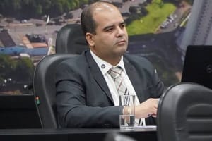 Abílio manda juntar a base, Ilde assa a carne… e só aparecem seis vereadores