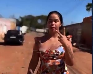 Moradora do Pedra 90 denuncia vereadores e é ameaçada após críticas: “Quem são eles na fila do pão?”