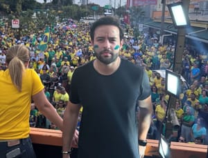 “Trabalha ou é fantasma? Ulysses Moraes recebe 18 mil da AL e tem tempo para perseguir idosos no Centro”