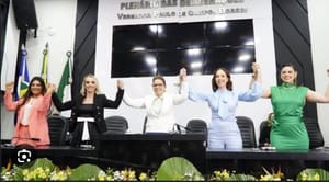 Vergonha na Câmara: 5 vereadoras da mesa diretora ignoram exoneração humilhante de Vânia e viram as costas para outra mulher