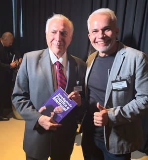 Publicitário entrega livro sobre estratégia eleitoral ao ex-presidente Michel Temer