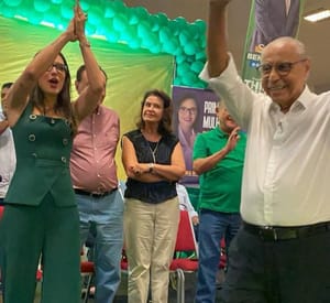 Júlio Campos é ovacionado na convenção do MDB sob o olhar carrancudo de Carlos Bezerra