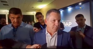 Há 1 ano: Mauro Mendes esculhambou e humilhou Eduardo Botelho em plena campanha em Cuiabá