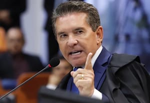 Presidente do TCE, Sérgio Ricardo, enquadra Mauro Mendes após fala desastrosa sobre delegacias da mulher 24h