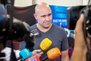 População revoltada: Abílio cria novo tributo que a população já chama de “Taxa Fossa” — até quem nunca viu rede de esgoto vai pagar por esgoto
