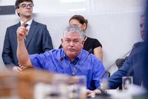 “Governador só quer fazer parque para rico e roda-gigante para rico”, dispara presidente do Sinjusmat na ALMT