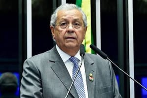 Jayme Campos faz barulho, grava vídeo com IA, mas não move um cisco para ser governador — e bastidores apontam que já prepara saída da disputa.