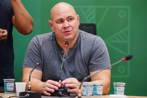 Abílio responde Maysa Leão com voz fina e ar de medo após esculhambada da aliada
