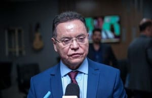 “Botelho ataca criação de cargos na Prefeitura, mas comandou o maior cabidão da história da ALMT: 300 comissionados na Presidência”