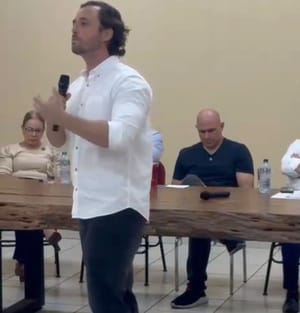 Prefeito “TikTok” ignora empresários, desrespeita a Aedic e trata debate sobre impostos com desprezo