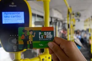 Sem responsabilidade social, Abílio retira R$ 12,4 milhões do passe livre estudantil após atacar verbas de órfãos do feminicídio