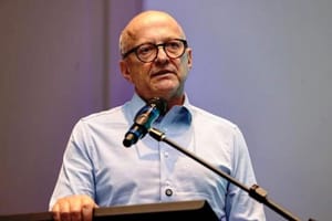 Bastidores do Paiaguás: fontes relatam desespero na segurança do governador após ordem de Pivetta para desmontar estrutura ligada ao atual governador.