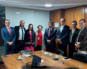 Atuação de Rosa Neide em agendas institucionais com governo de Mato Grosso levanta questionamentos políticos em ano eleitoral