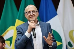 Governo dos Barões: Pivetta diz que VLT é caro, mas torra bilhões em Parque, roda gigante e autódromo de luxo