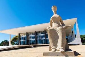 Fim dos "penduricalhos": STF barra manobras e impõe transparência total nos salários do Judiciário