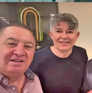 Discurso vs. Prática: José Medeiros posa com réu por corrupção e gera polêmica em MT