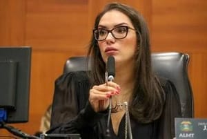 Janaína Riva cobra transparência sobre o Caso Oi e questiona destino de milhões