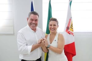 Apego ao cargo: Silvio Fidelis ignora crise e empurra prefeita Flávia Moretti para uma armadilha jurídica em Várzea Grande
