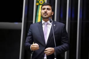 Fim da escala 6x1: Câmara aprova PEC que reduz jornada de trabalho para 40 horas semanais