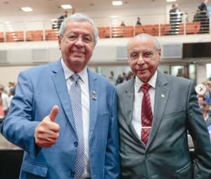 Boicote de peso: Ausência de Jayme e Júlio Campos sela fracasso em evento de Mauro Mendes