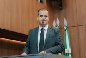 Bomba em Cuiabá: Abílio Brunini se enrola para explicar ‘pedalada’ de R$ 80 milhões na Educação e sofre dura pressão de aliado