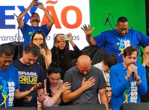 FÉ E PALANQUE - Abilio prega amor na Marcha após mandar esquerda “para Venezuela”