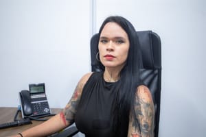 CADÊ MARIA THEREZA ? Após morte de filhotes, secretária do Bem-Estar Animal some das redes e não explica tragédia